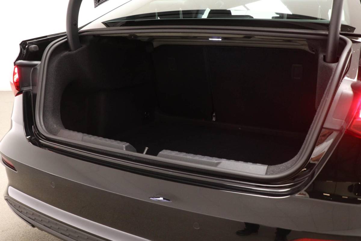 Audi A3 Audi A3 Limousine 30 TFSI S edition | VIRTUAL COCKPIT | CRUISE CONTROL ADAPTIEF | STOELVERWARMING