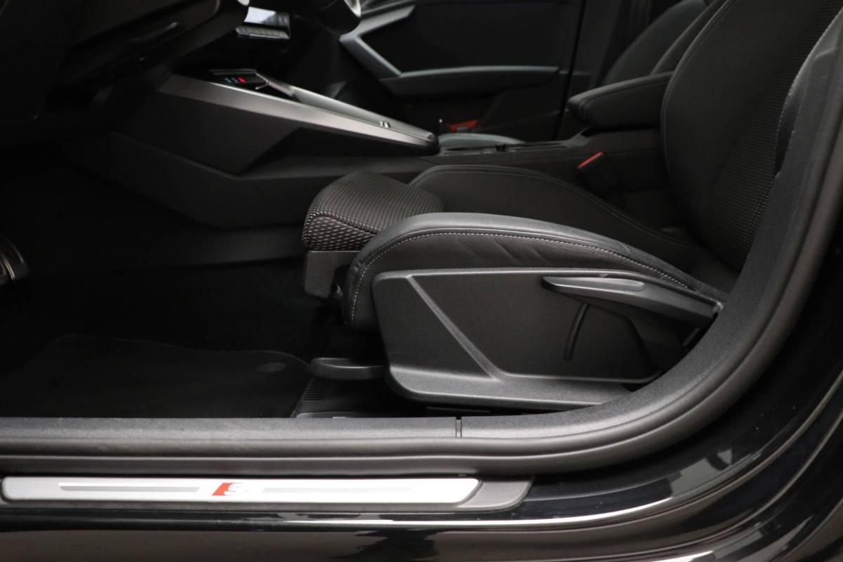 Audi A3 Audi A3 Limousine 30 TFSI S edition | VIRTUAL COCKPIT | CRUISE CONTROL ADAPTIEF | STOELVERWARMING