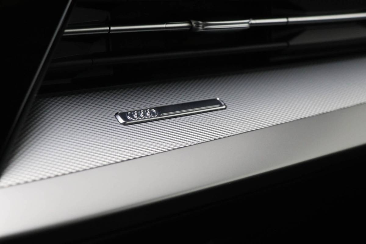 Audi A3 Audi A3 Limousine 30 TFSI S edition | VIRTUAL COCKPIT | CRUISE CONTROL ADAPTIEF | STOELVERWARMING