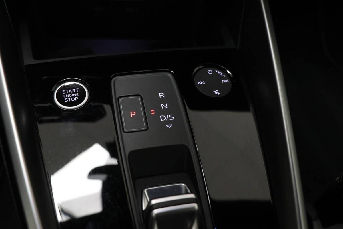 Audi A3 Audi A3 Limousine 30 TFSI S edition | VIRTUAL COCKPIT | CRUISE CONTROL ADAPTIEF | STOELVERWARMING