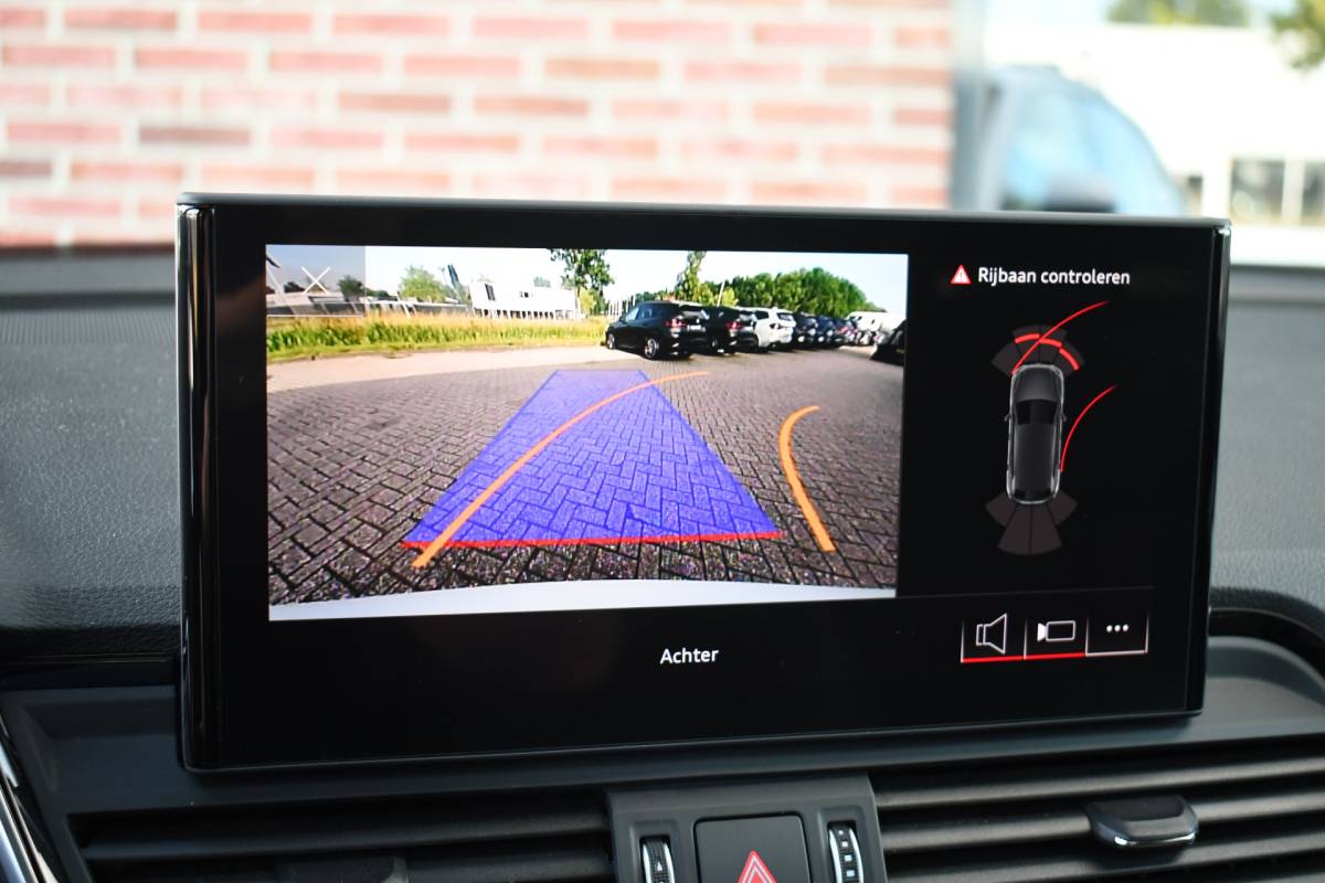 Audi Q5 Audi Q5 50 TFSI e S-Edition Pano Trekhaak Optic-black Sfeer Camera