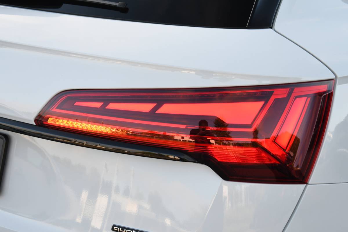 Audi Q5 Audi Q5 50 TFSI e S-Edition Pano Trekhaak Optic-black Sfeer Camera