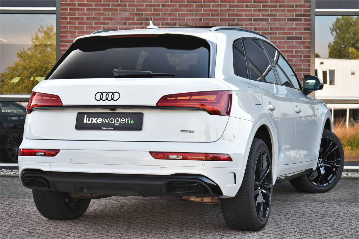 Audi Q5 Audi Q5 50 TFSI e S-Edition Pano Trekhaak Optic-black Sfeer Camera