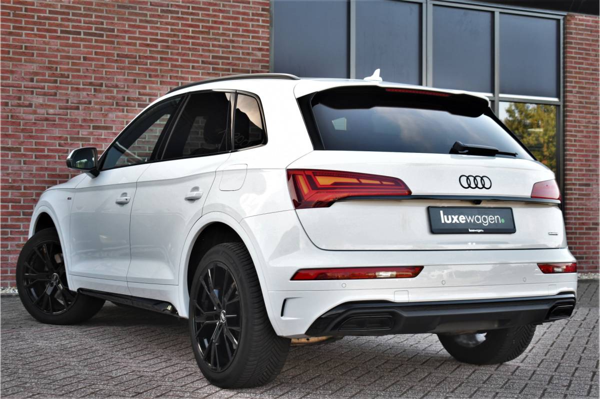 Audi Q5 Audi Q5 50 TFSI e S-Edition Pano Trekhaak Optic-black Sfeer Camera