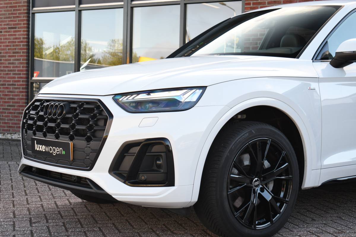 Audi Q5 Audi Q5 50 TFSI e S-Edition Pano Trekhaak Optic-black Sfeer Camera