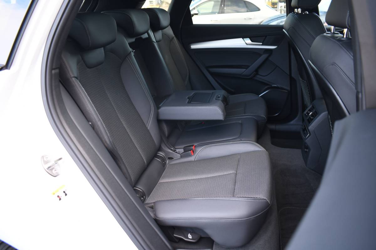Audi Q5 Audi Q5 50 TFSI e S-Edition Pano Trekhaak Optic-black Sfeer Camera