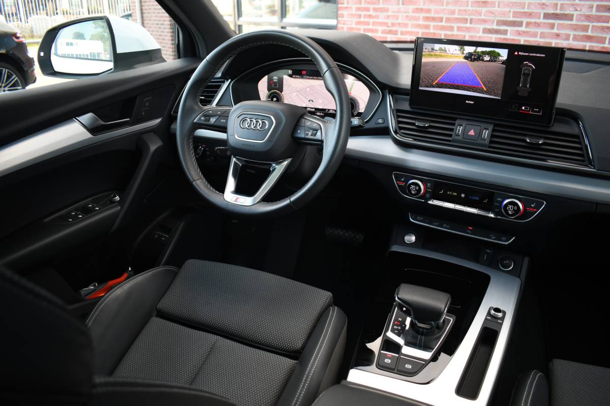 Audi Q5 Audi Q5 50 TFSI e S-Edition Pano Trekhaak Optic-black Sfeer Camera