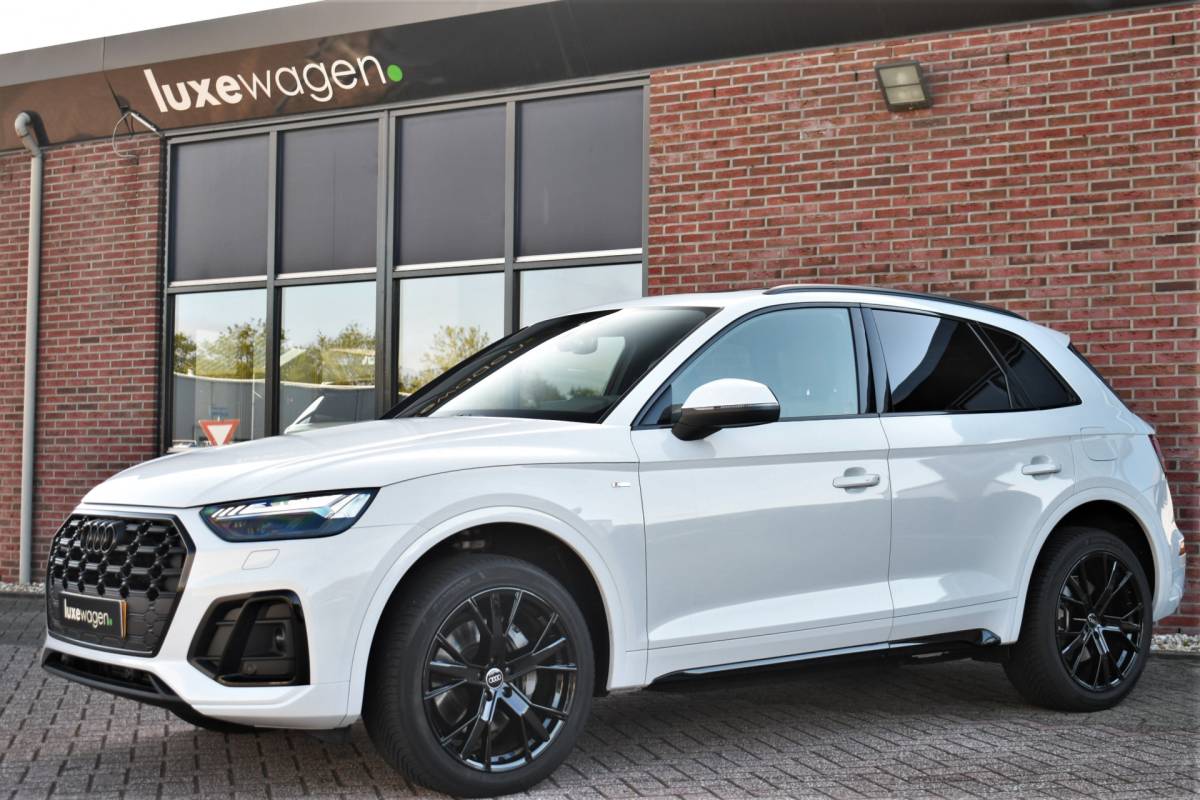 Audi Q5 Audi Q5 50 TFSI e S-Edition Pano Trekhaak Optic-black Sfeer Camera