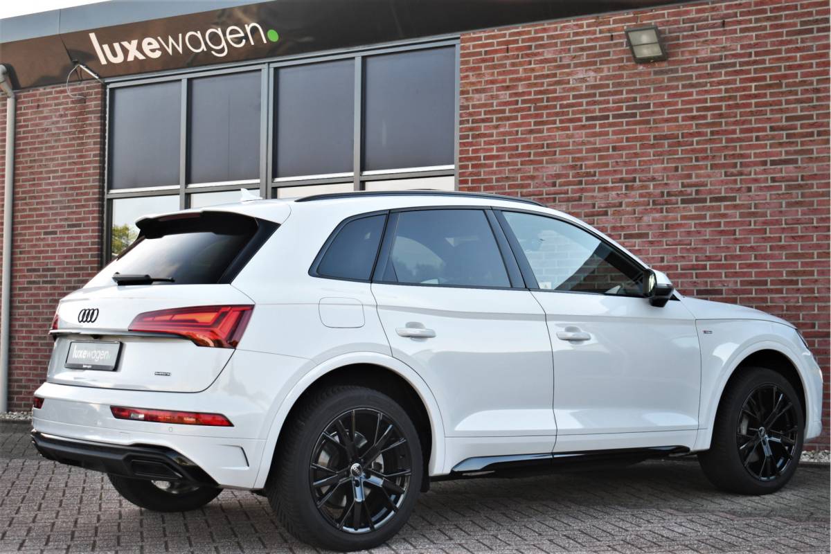 Audi Q5 Audi Q5 50 TFSI e S-Edition Pano Trekhaak Optic-black Sfeer Camera