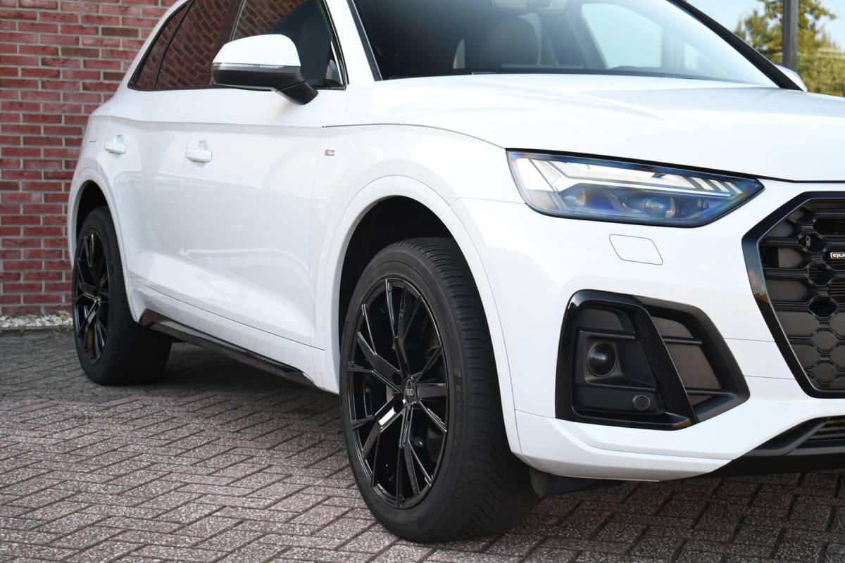 Audi Q5 Audi Q5 50 TFSI e S-Edition Pano Trekhaak Optic-black Sfeer Camera