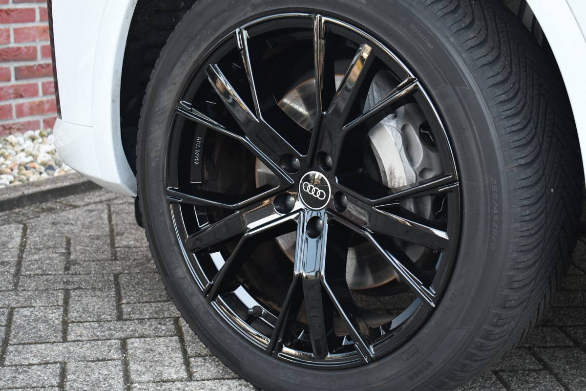 Audi Q5 Audi Q5 50 TFSI e S-Edition Pano Trekhaak Optic-black Sfeer Camera