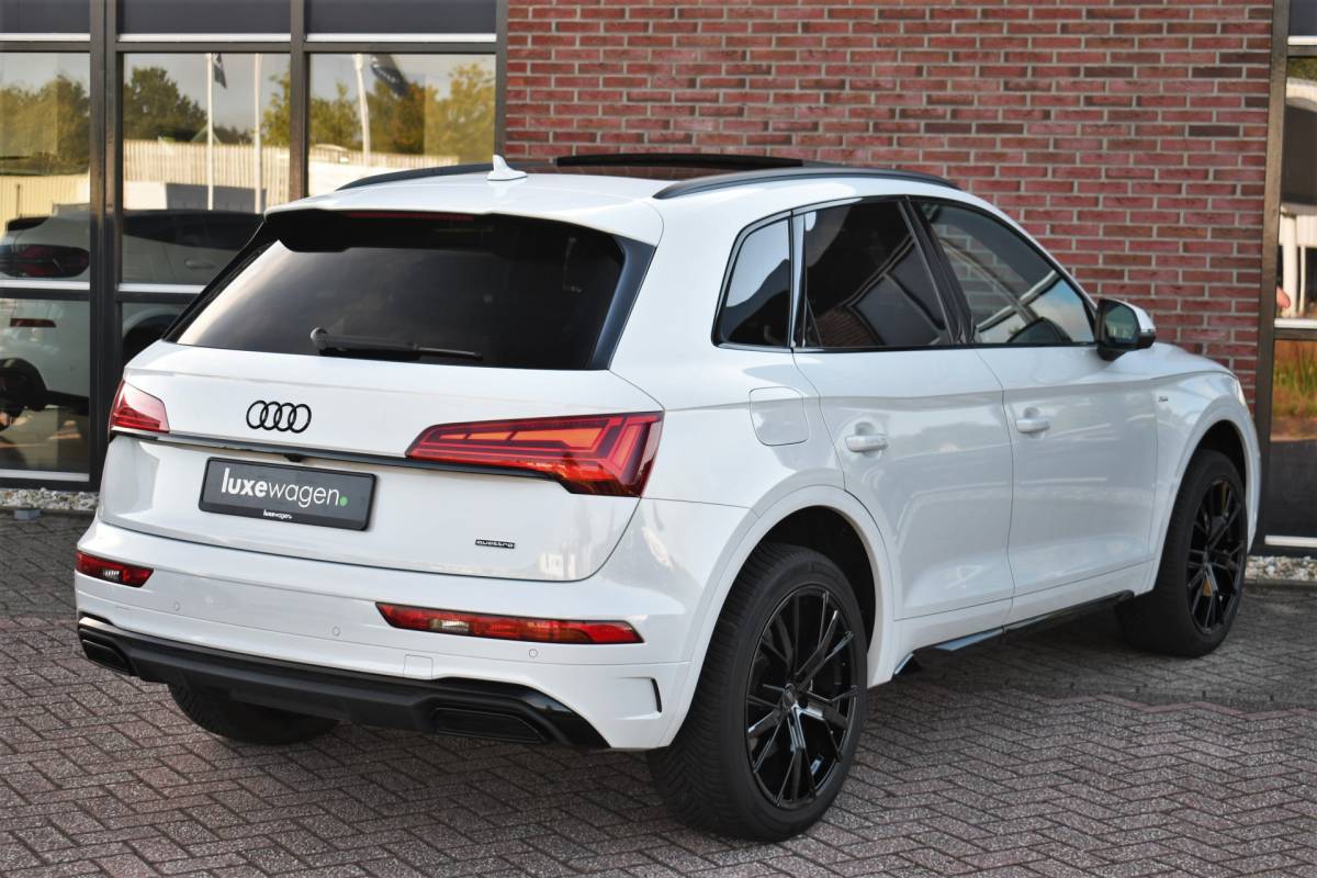Audi Q5 Audi Q5 50 TFSI e S-Edition Pano Trekhaak Optic-black Sfeer Camera