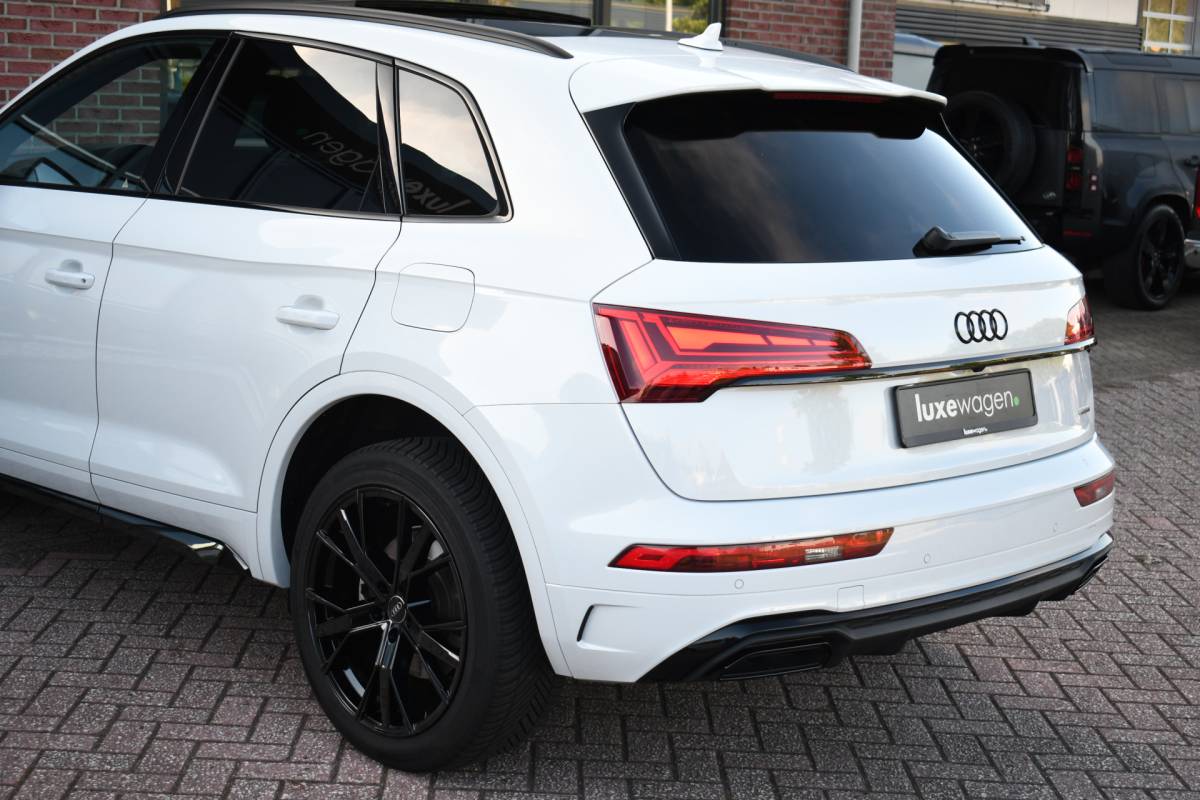 Audi Q5 Audi Q5 50 TFSI e S-Edition Pano Trekhaak Optic-black Sfeer Camera