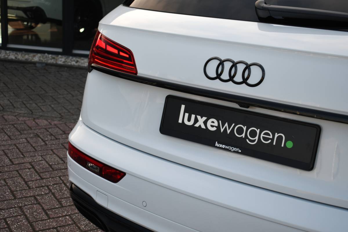 Audi Q5 Audi Q5 50 TFSI e S-Edition Pano Trekhaak Optic-black Sfeer Camera