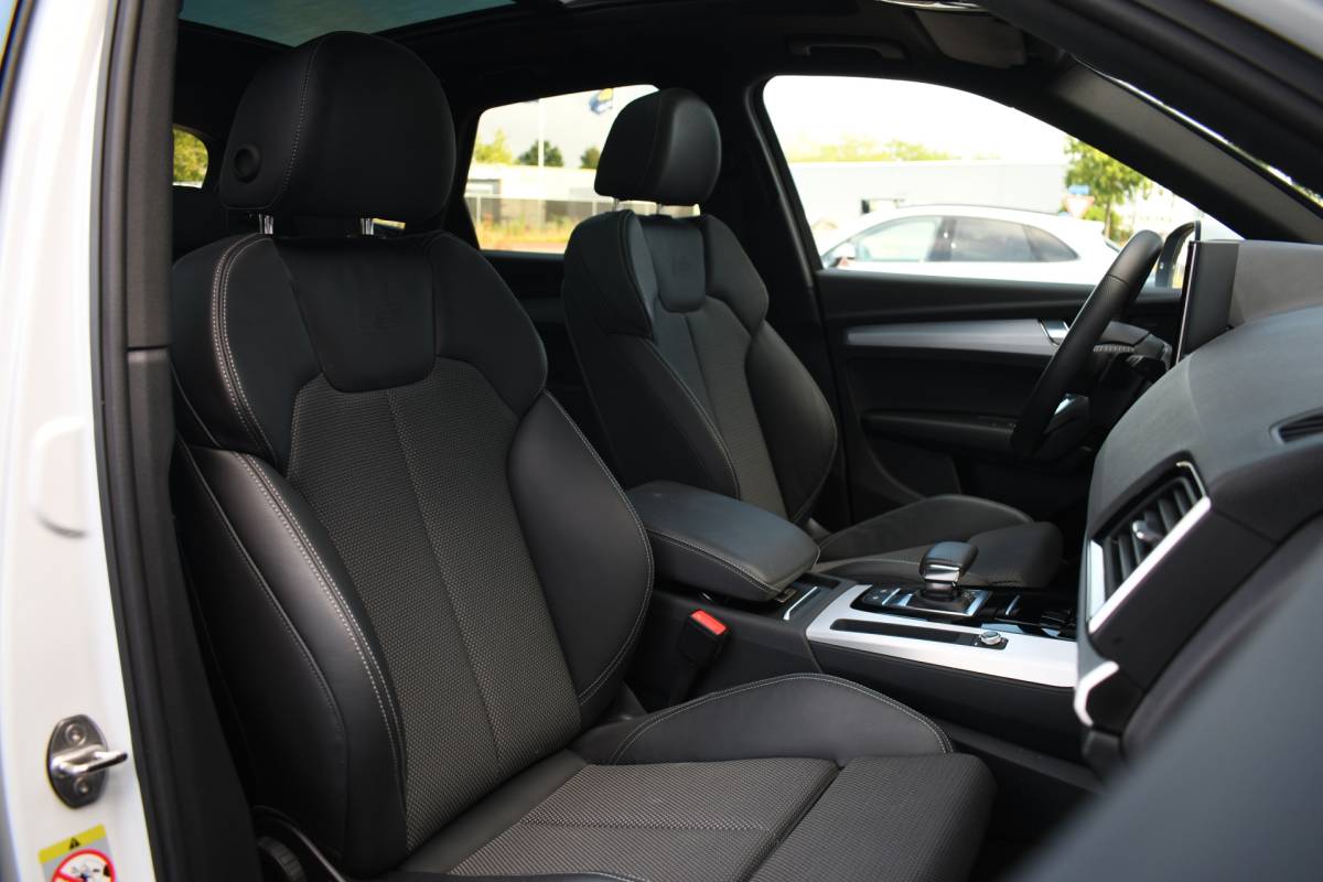Audi Q5 Audi Q5 50 TFSI e S-Edition Pano Trekhaak Optic-black Sfeer Camera