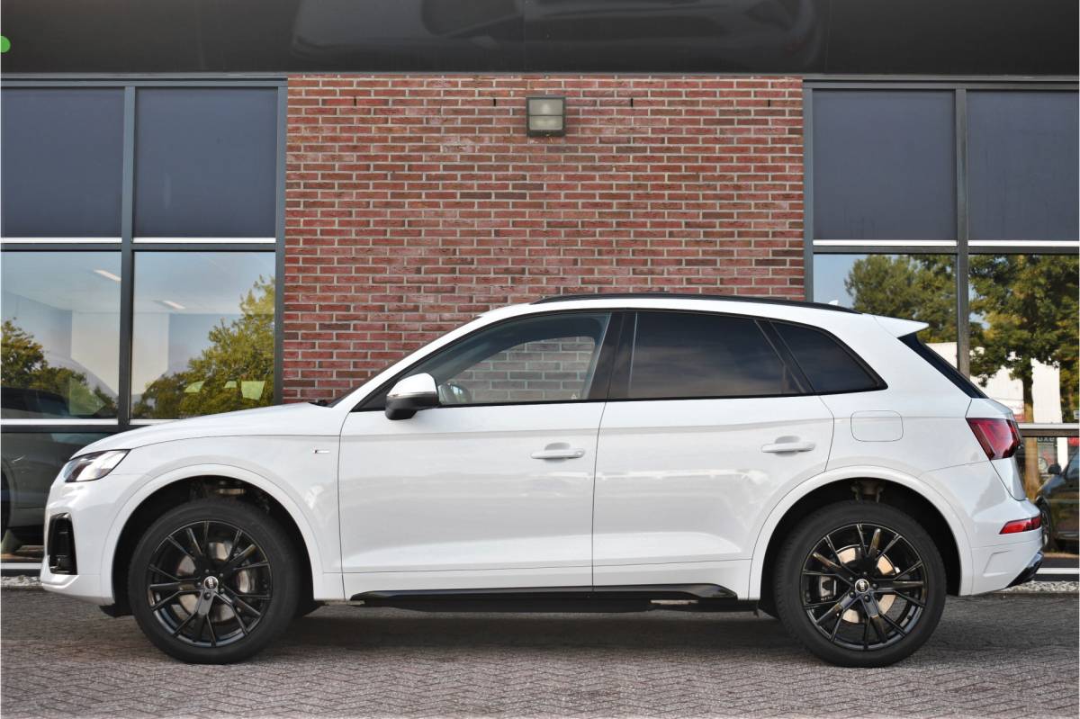 Audi Q5 Audi Q5 50 TFSI e S-Edition Pano Trekhaak Optic-black Sfeer Camera