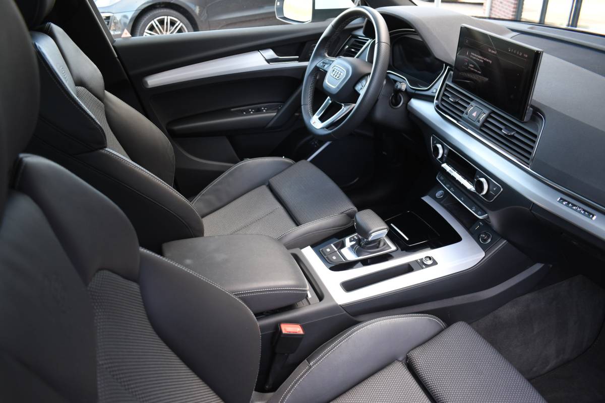 Audi Q5 Audi Q5 50 TFSI e S-Edition Pano Trekhaak Optic-black Sfeer Camera