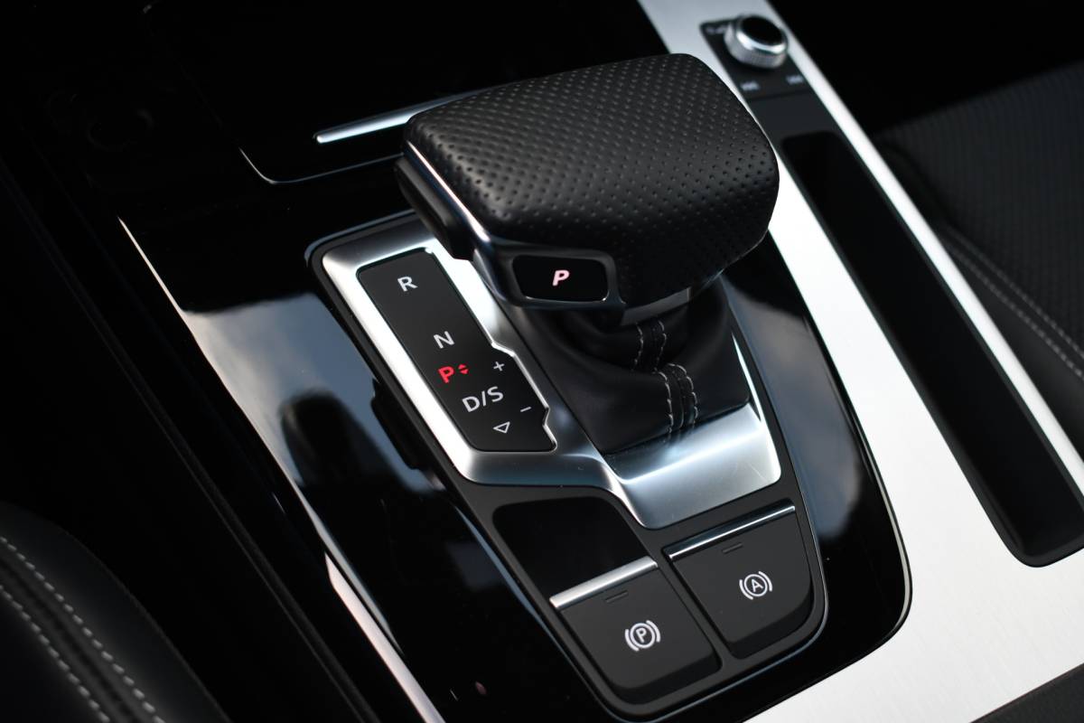 Audi Q5 Audi Q5 50 TFSI e S-Edition Pano Trekhaak Optic-black Sfeer Camera