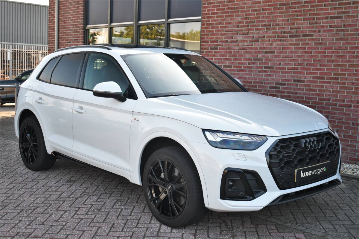 Audi Q5 Audi Q5 50 TFSI e S-Edition Pano Trekhaak Optic-black Sfeer Camera