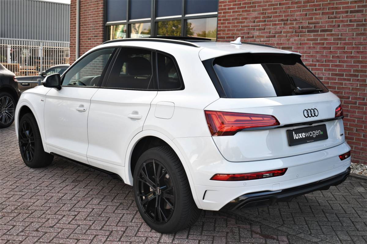 Audi Q5 Audi Q5 50 TFSI e S-Edition Pano Trekhaak Optic-black Sfeer Camera