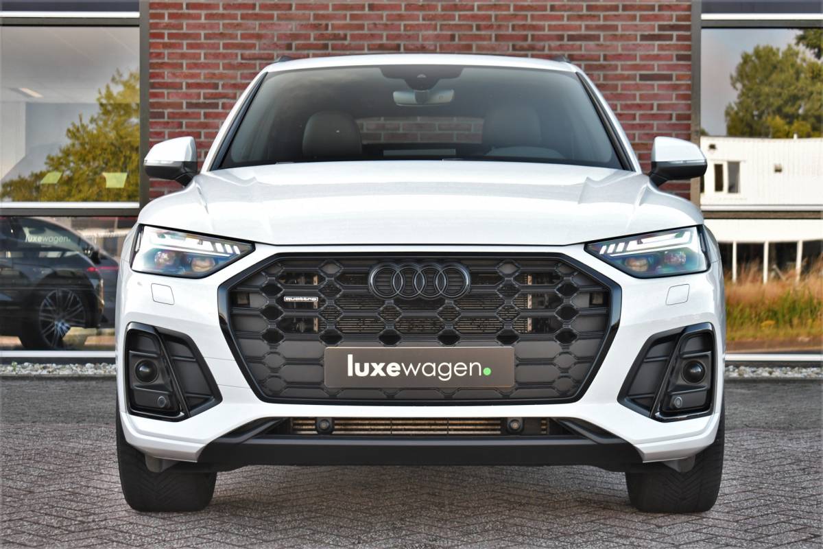 Audi Q5 Audi Q5 50 TFSI e S-Edition Pano Trekhaak Optic-black Sfeer Camera