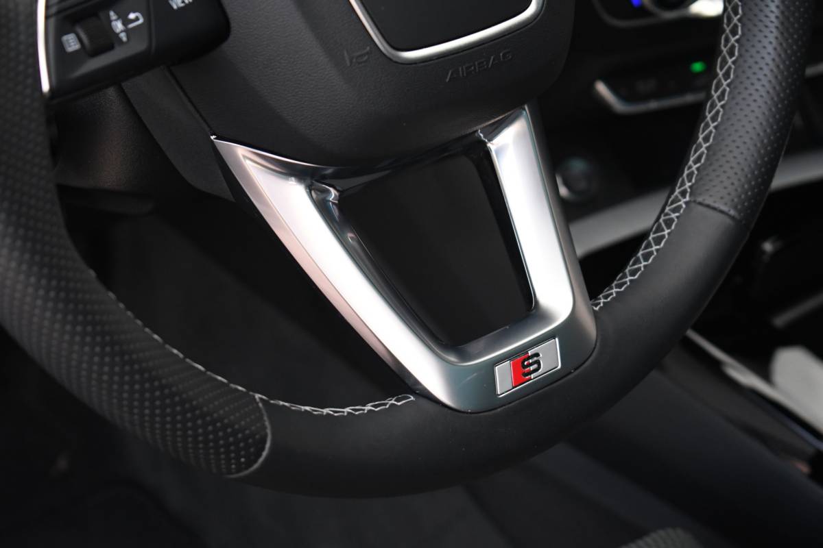 Audi Q5 Audi Q5 50 TFSI e S-Edition Pano Trekhaak Optic-black Sfeer Camera