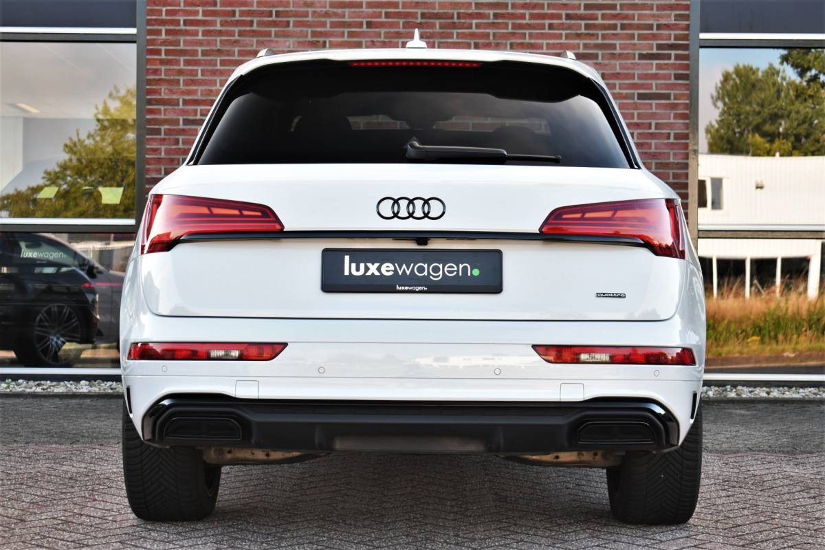 Audi Q5 Audi Q5 50 TFSI e S-Edition Pano Trekhaak Optic-black Sfeer Camera