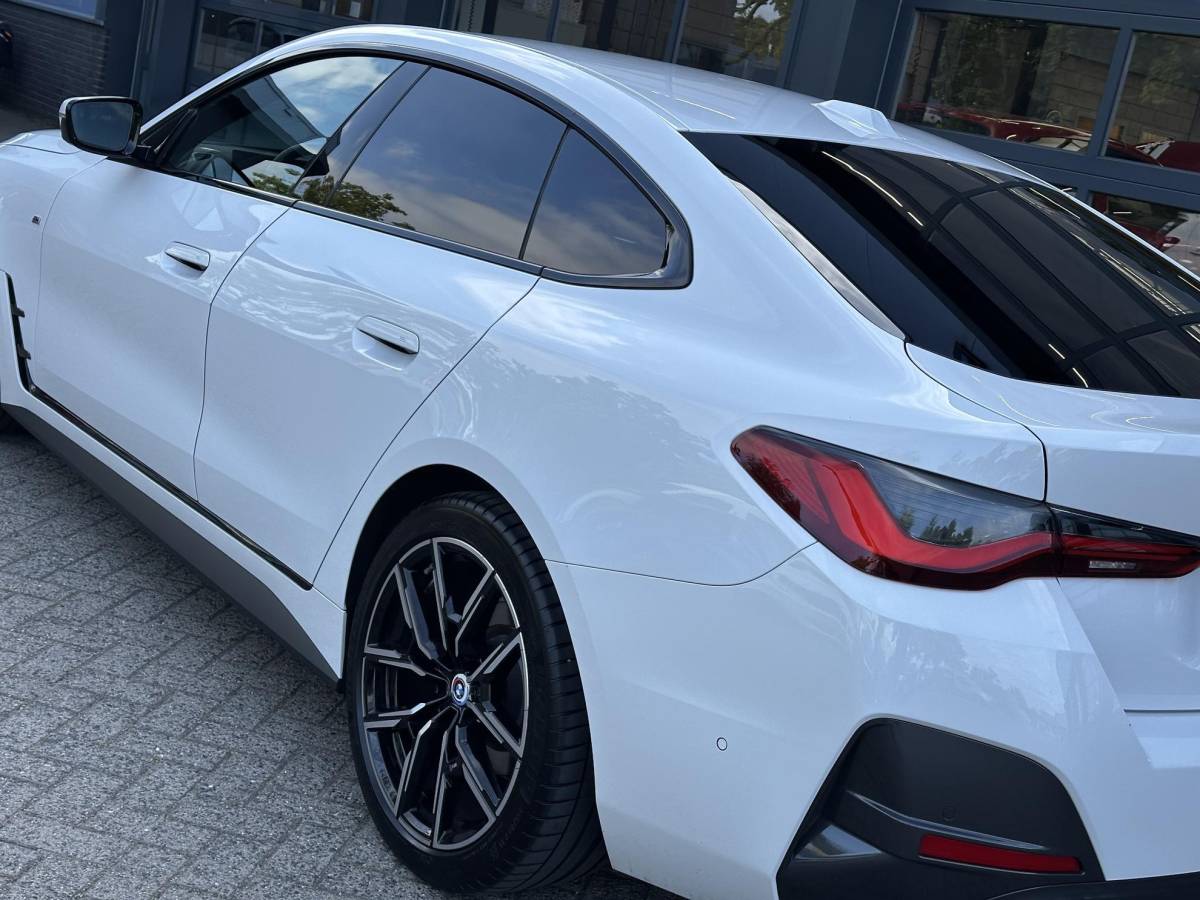 BMW 4 Serie BMW 4-serie 420i M-Sport Business Edition Plus | GRAN COUPE | LEDER | HEAD UP | DAB | TREKHAAK