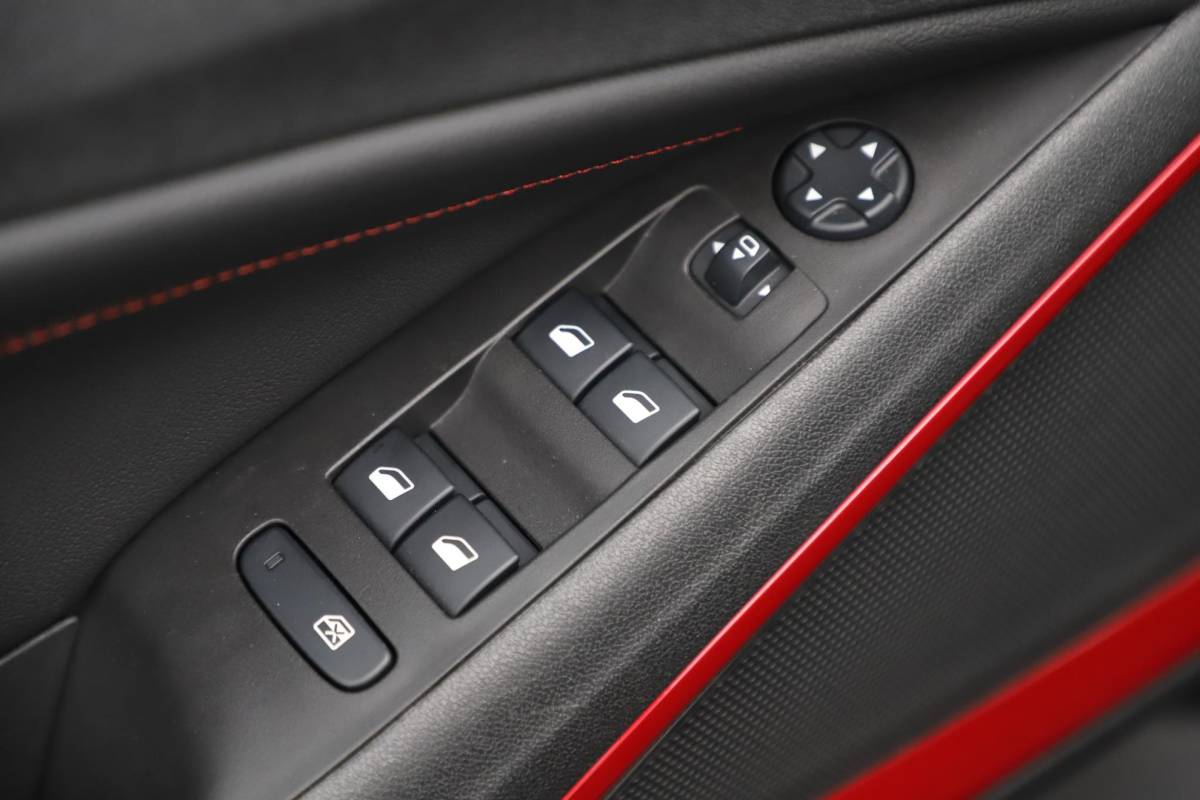 Opel Crossland Opel Crossland 1.2 Turbo GS Line 131PK Automaat NIEUW MODEL Winter Pakket Navigatie Achteruitrijcamera Climate Cruise Control 16 inch Parkeersensoren