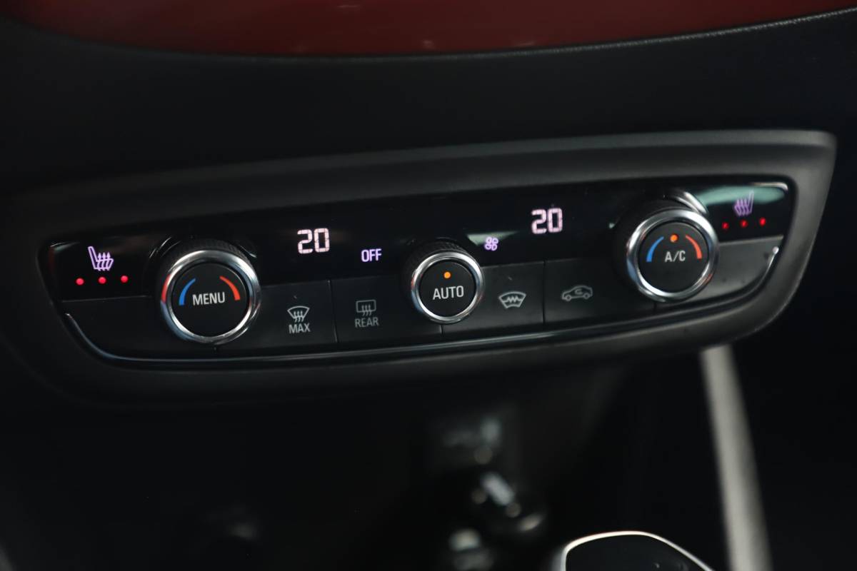 Opel Crossland Opel Crossland 1.2 Turbo GS Line 131PK Automaat NIEUW MODEL Winter Pakket Navigatie Achteruitrijcamera Climate Cruise Control 16 inch Parkeersensoren