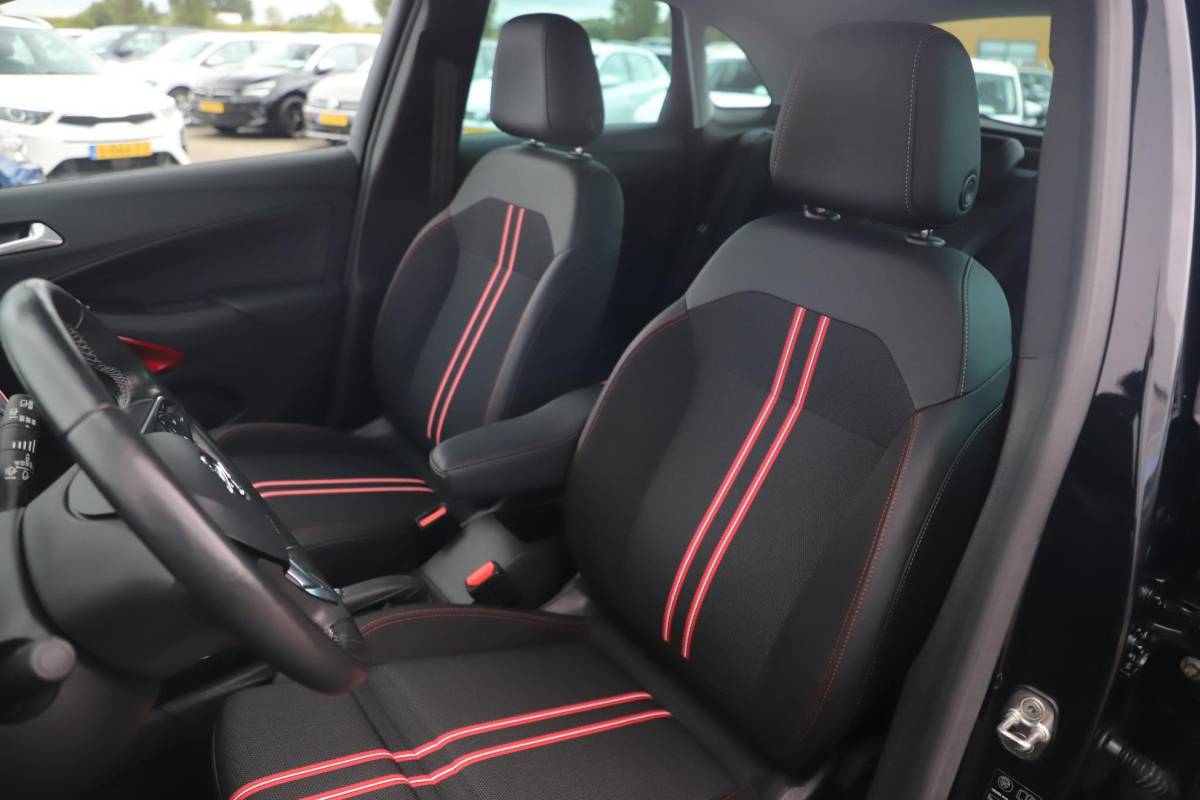 Opel Crossland Opel Crossland 1.2 Turbo GS Line 131PK Automaat NIEUW MODEL Winter Pakket Navigatie Achteruitrijcamera Climate Cruise Control 16 inch Parkeersensoren