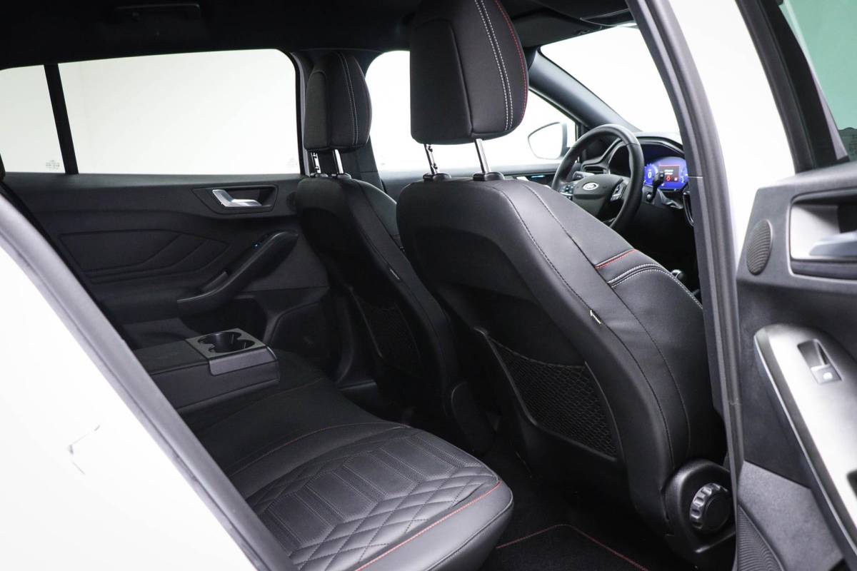 Ford Focus Ford Focus Wagon 1.0 EcoBoost Hybrid ST Line X | WINTER / DRIVER ASSISTANCE- PACK | DAB | APPLE | CAMERA