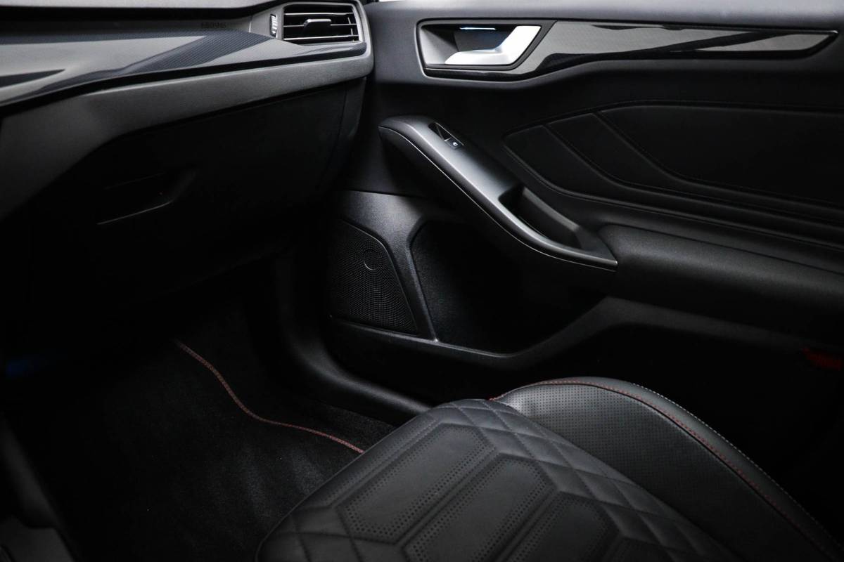 Ford Focus Ford Focus Wagon 1.0 EcoBoost Hybrid ST Line X | WINTER / DRIVER ASSISTANCE- PACK | DAB | APPLE | CAMERA