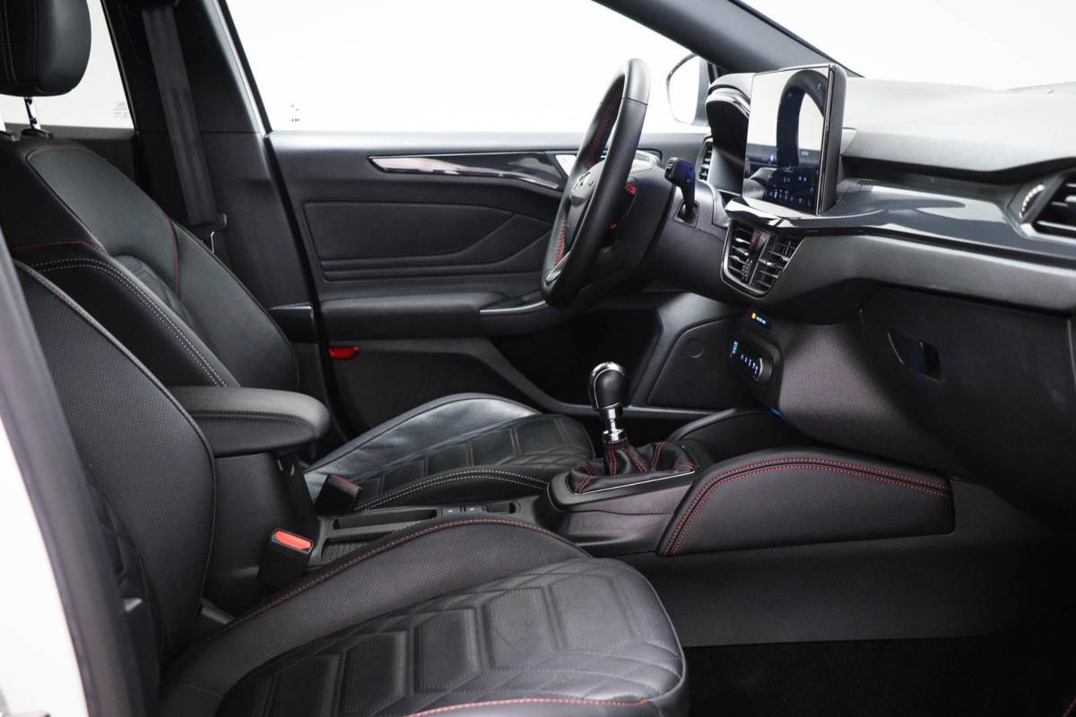 Ford Focus Ford Focus Wagon 1.0 EcoBoost Hybrid ST Line X | WINTER / DRIVER ASSISTANCE- PACK | DAB | APPLE | CAMERA
