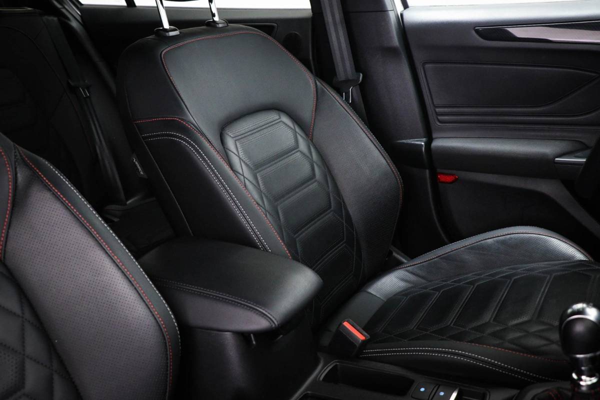 Ford Focus Ford Focus Wagon 1.0 EcoBoost Hybrid ST Line X | WINTER / DRIVER ASSISTANCE- PACK | DAB | APPLE | CAMERA