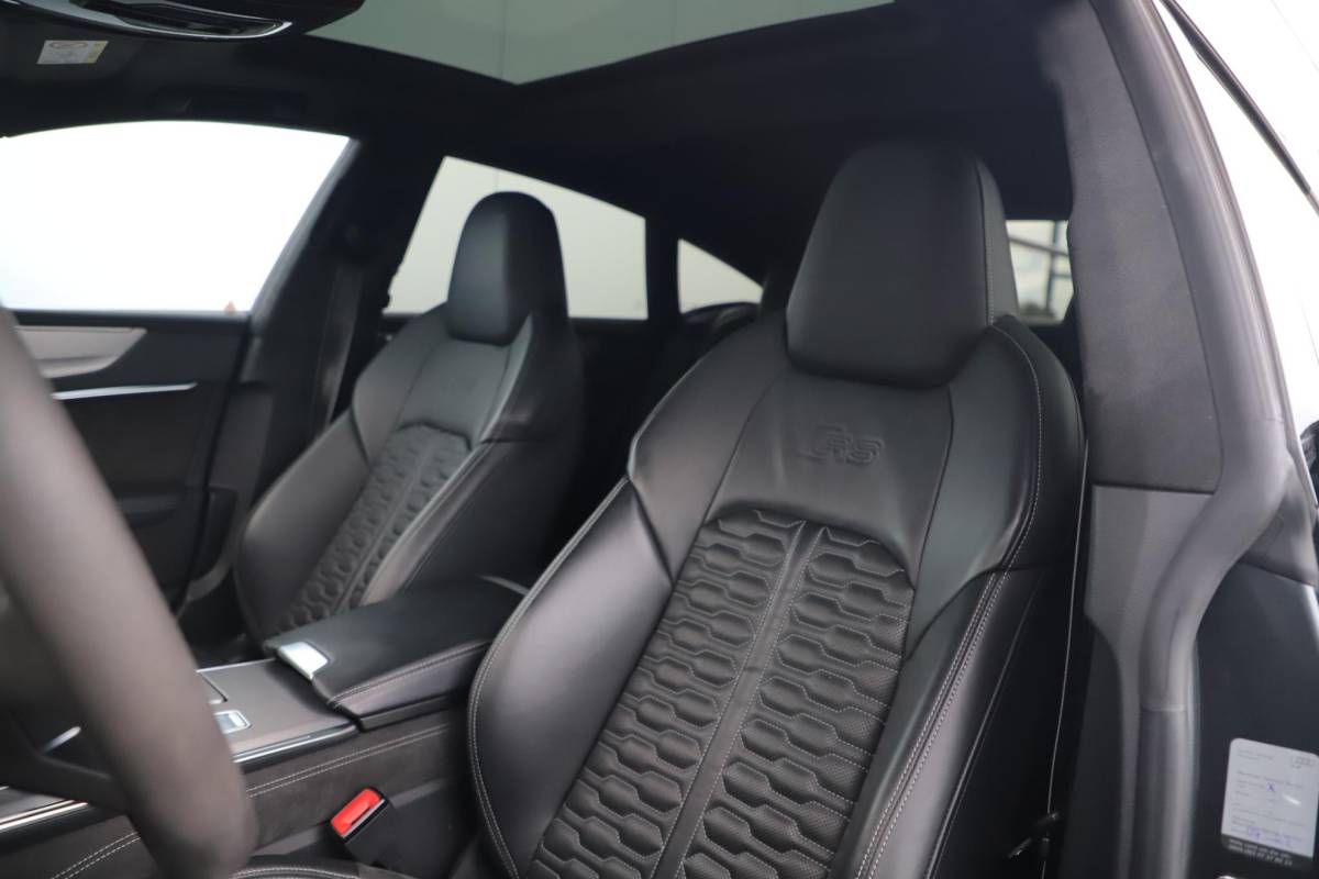 Audi RS7 Audi RS7 4.0 TFSI RS 7 Sportback Quattro 600PK 1 Jaar Garantie 22 inch Ceramic B&O High End Alcantara Hemel Dynamic Plus Pack 4-wiel Sturing Softclose Stoelverkoeling Panoramadak Laser LED HUD 360 Camera Full Options! Nieuwstaat!