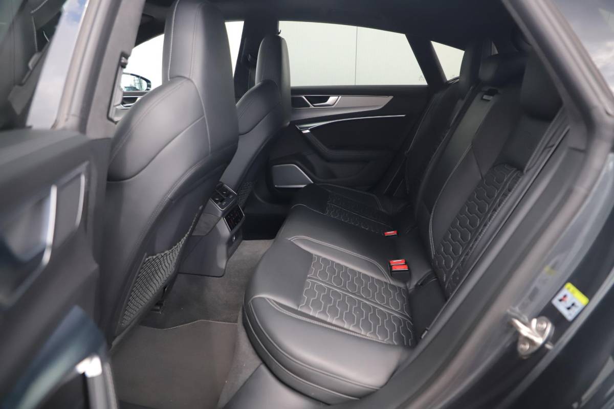 Audi RS7 Audi RS7 4.0 TFSI RS 7 Sportback Quattro 600PK 1 Jaar Garantie 22 inch Ceramic B&O High End Alcantara Hemel Dynamic Plus Pack 4-wiel Sturing Softclose Stoelverkoeling Panoramadak Laser LED HUD 360 Camera Full Options! Nieuwstaat!