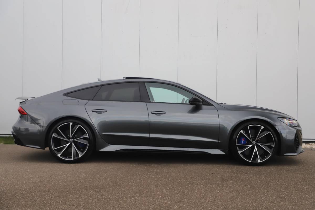 Audi RS7 Audi RS7 4.0 TFSI RS 7 Sportback Quattro 600PK 1 Jaar Garantie 22 inch Ceramic B&O High End Alcantara Hemel Dynamic Plus Pack 4-wiel Sturing Softclose Stoelverkoeling Panoramadak Laser LED HUD 360 Camera Full Options! Nieuwstaat!