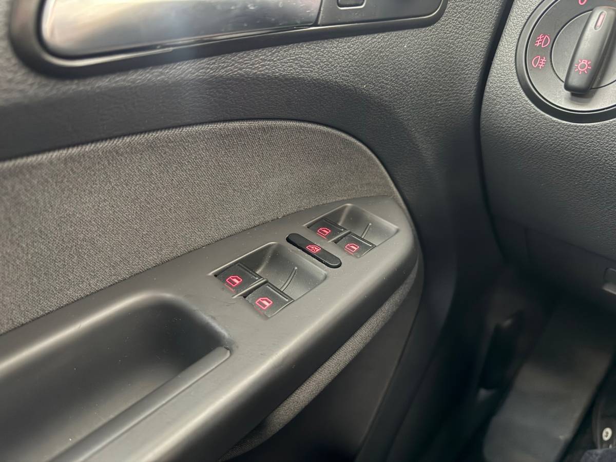 Volkswagen Touran Volkswagen TOURAN 1.2 TSI Comfortline BlueMotion 7p. |Parkeersenoren|Clima|Stoelverwarming|