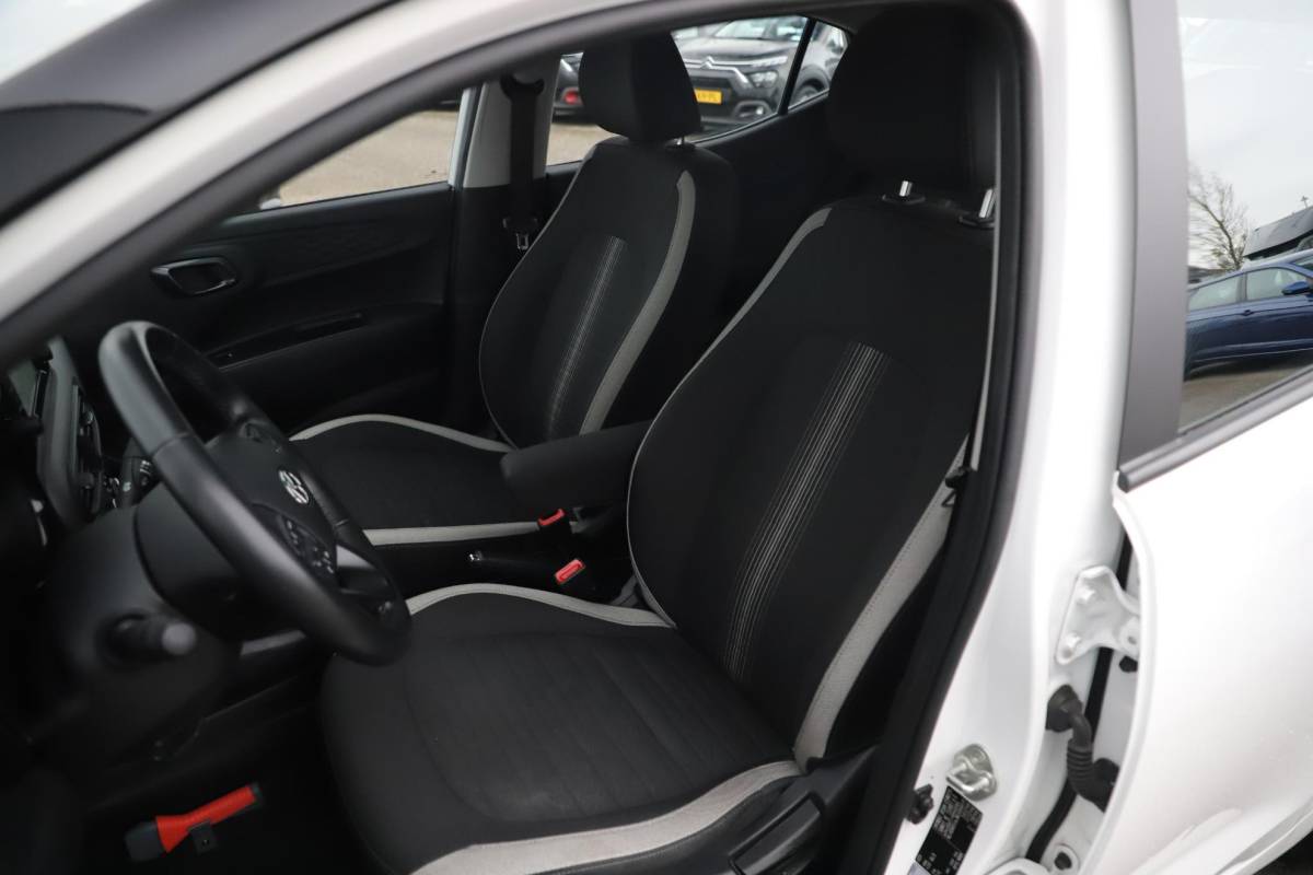 Hyundai i10 Hyundai i10 1.0 Comfort 5-zits Automaat Carplay Android Navigatie Airco Cruise Control LED