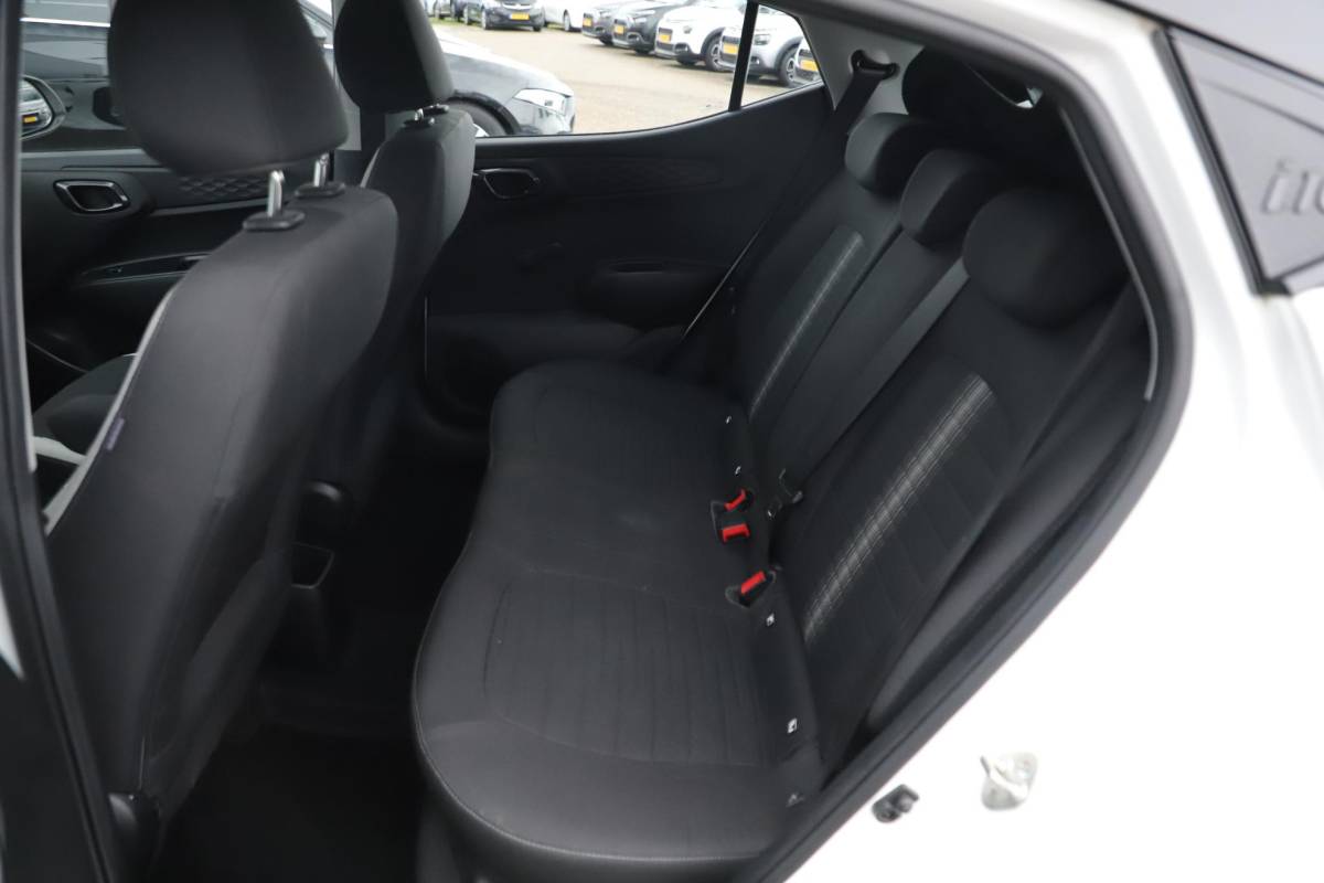 Hyundai i10 Hyundai i10 1.0 Comfort 5-zits Automaat Carplay Android Navigatie Airco Cruise Control LED
