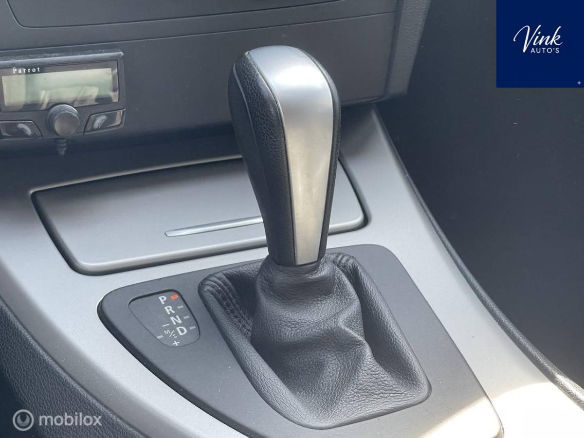 BMW 3 Serie BMW 3-serie Touring 318i Business Line AUTOMAAT|Trekhaak|Navigatie|Parkeersensoren|Climate Control