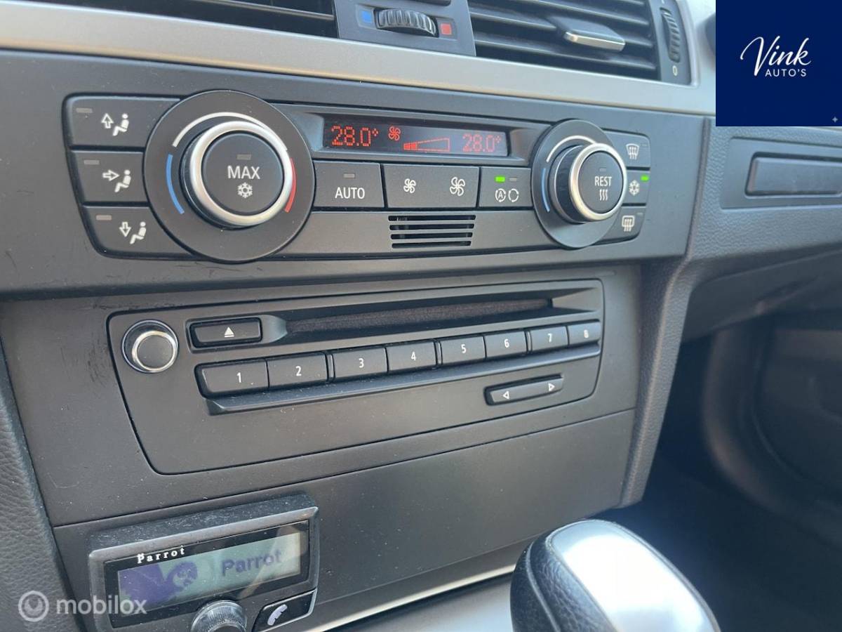 BMW 3 Serie BMW 3-serie Touring 318i Business Line AUTOMAAT|Trekhaak|Navigatie|Parkeersensoren|Climate Control