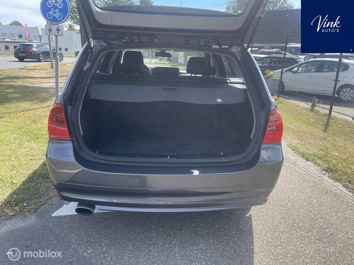 BMW 3 Serie BMW 3-serie Touring 318i Business Line AUTOMAAT|Trekhaak|Navigatie|Parkeersensoren|Climate Control