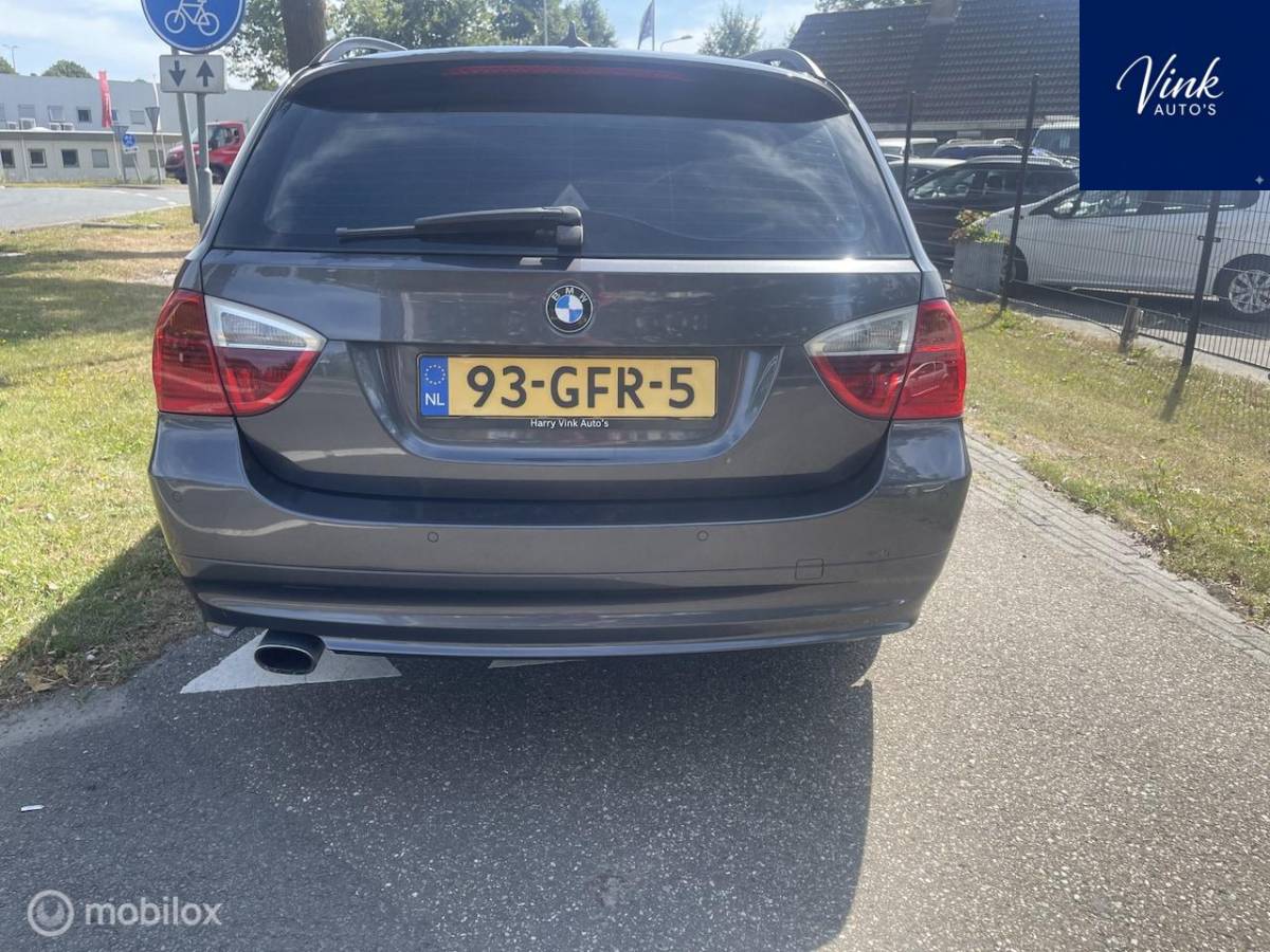 BMW 3 Serie BMW 3-serie Touring 318i Business Line AUTOMAAT|Trekhaak|Navigatie|Parkeersensoren|Climate Control