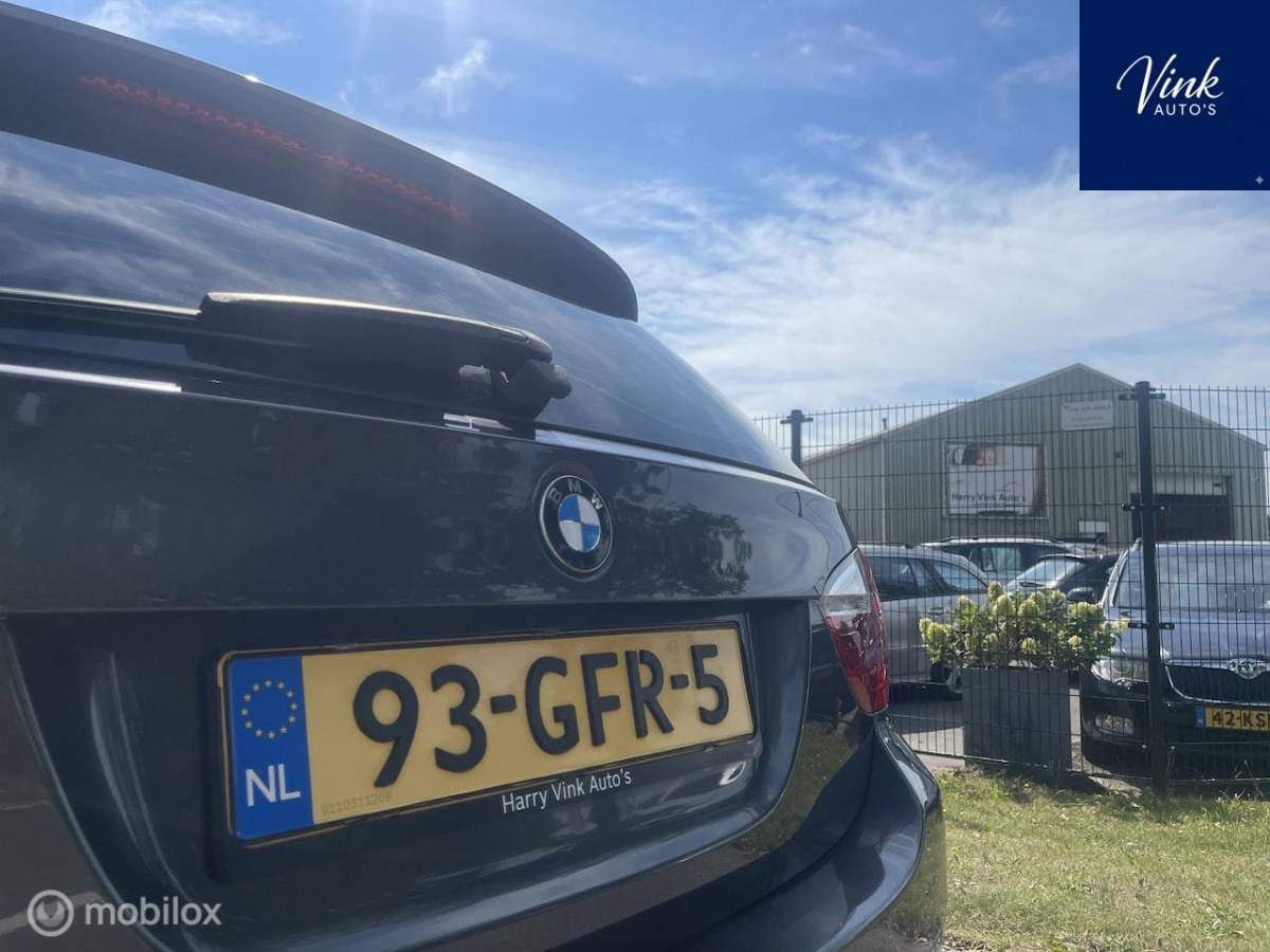 BMW 3 Serie BMW 3-serie Touring 318i Business Line AUTOMAAT|Trekhaak|Navigatie|Parkeersensoren|Climate Control