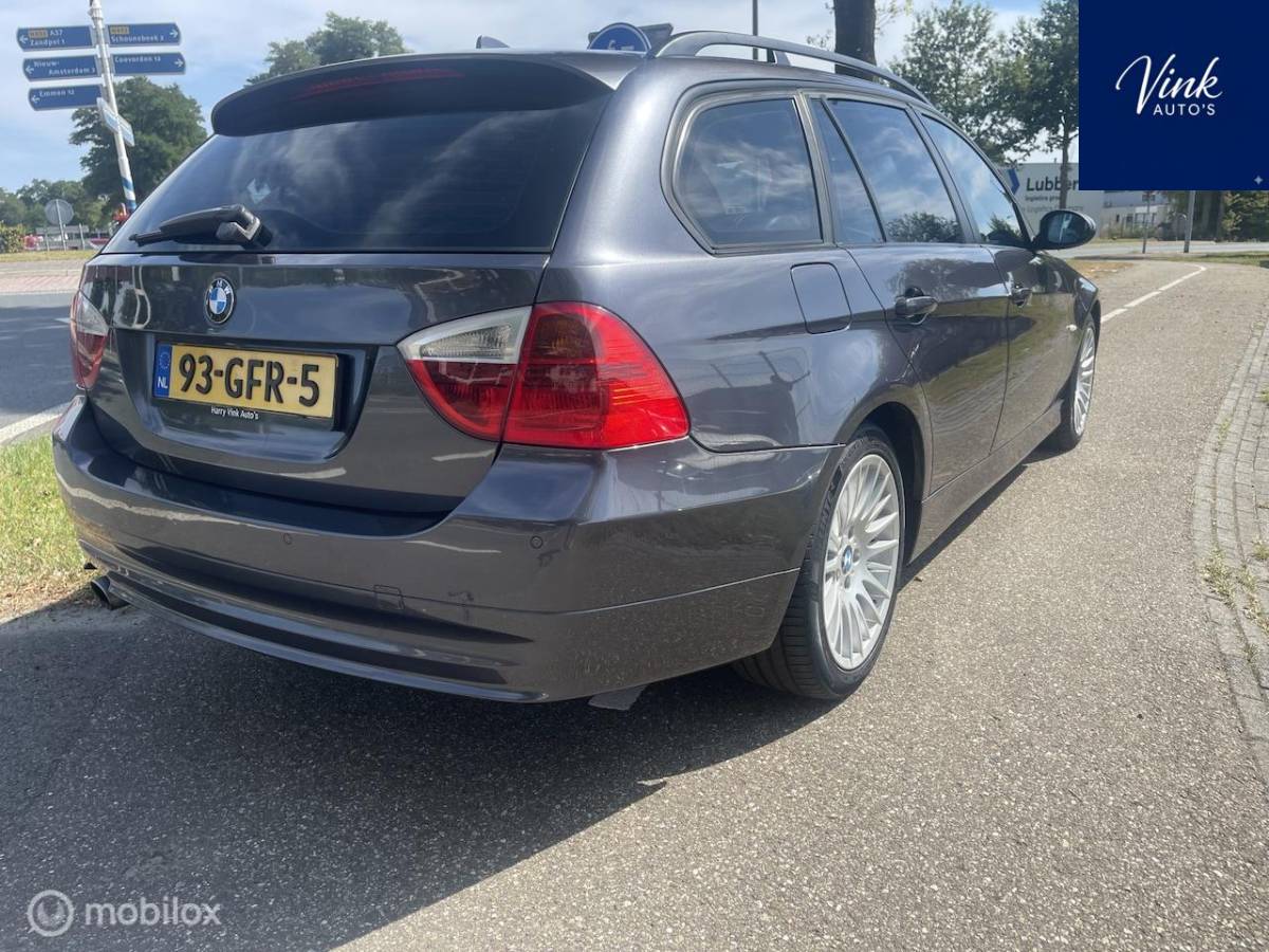 BMW 3 Serie BMW 3-serie Touring 318i Business Line AUTOMAAT|Trekhaak|Navigatie|Parkeersensoren|Climate Control