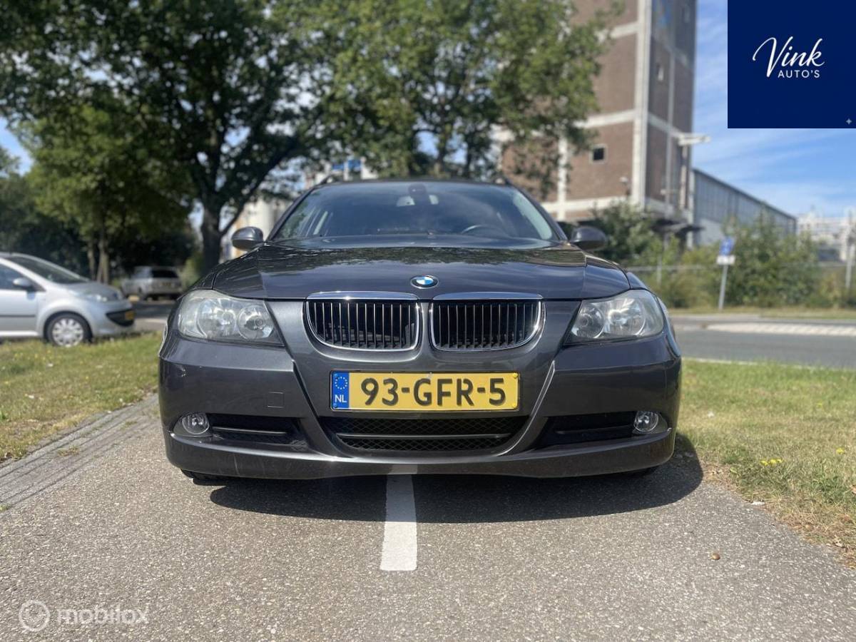 BMW 3 Serie BMW 3-serie Touring 318i Business Line AUTOMAAT|Trekhaak|Navigatie|Parkeersensoren|Climate Control