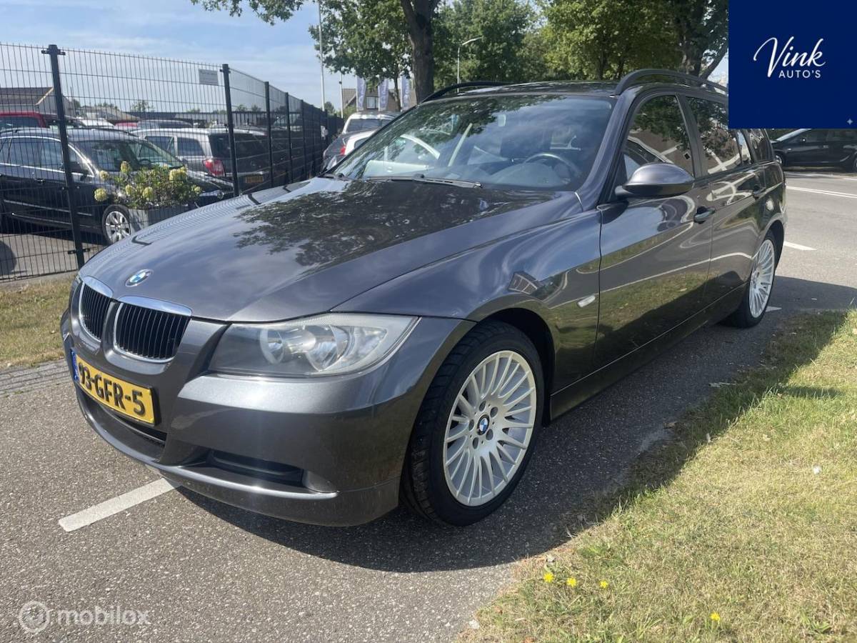 BMW 3 Serie BMW 3-serie Touring 318i Business Line AUTOMAAT|Trekhaak|Navigatie|Parkeersensoren|Climate Control