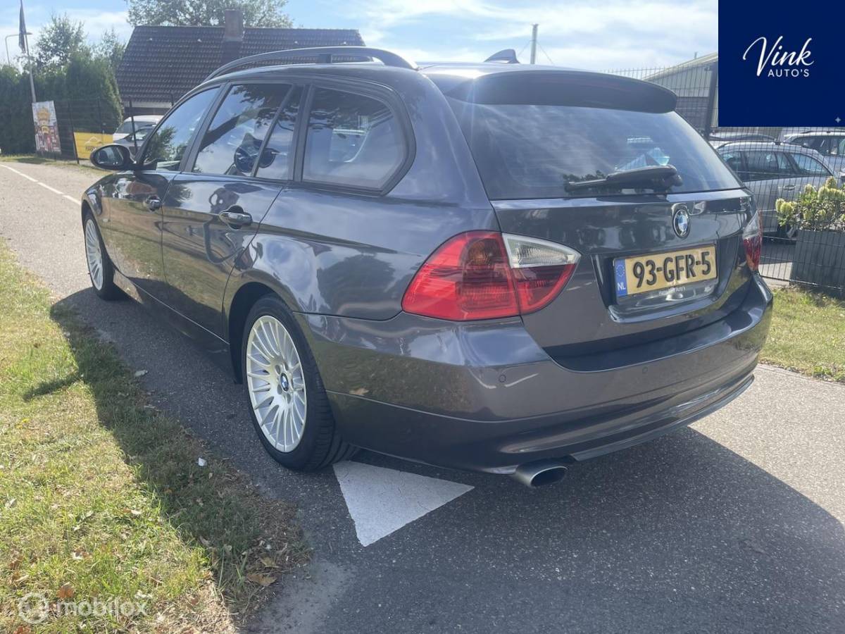 BMW 3 Serie BMW 3-serie Touring 318i Business Line AUTOMAAT|Trekhaak|Navigatie|Parkeersensoren|Climate Control